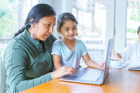 indigenous mother and child using a laptop
